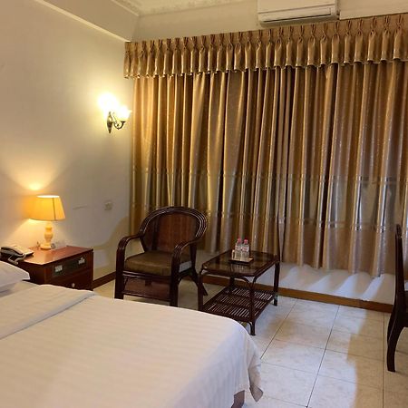 Chung Hsin Hotel 中信酒店 Phnom Penh Exterior photo